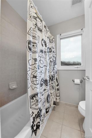 192 Greenan Lane, Orion Twp, MI 48362