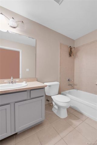 192 Greenan Lane, Orion Twp, MI 48362