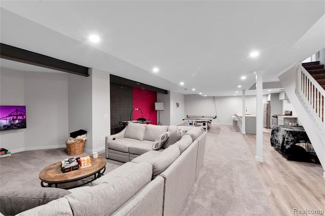 192 Greenan Lane, Orion Twp, MI 48362