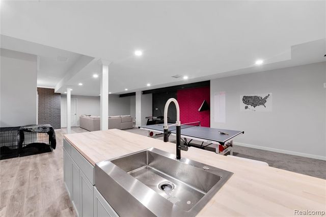 192 Greenan Lane, Orion Twp, MI 48362