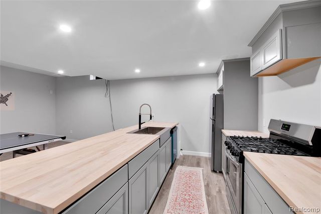 192 Greenan Lane, Orion Twp, MI 48362