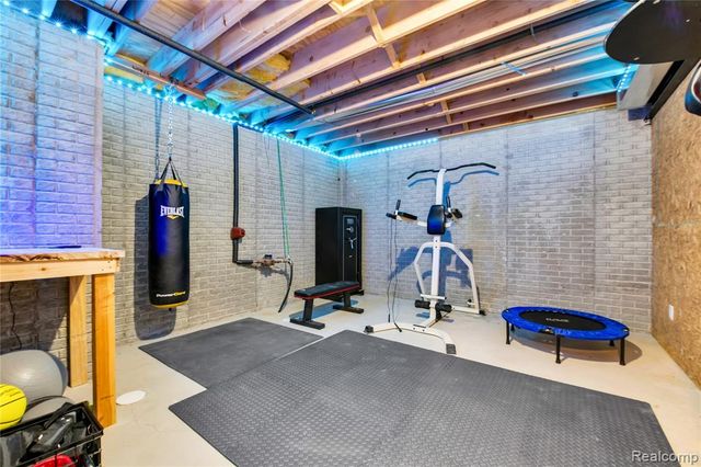 192 Greenan Lane, Orion Twp, MI 48362