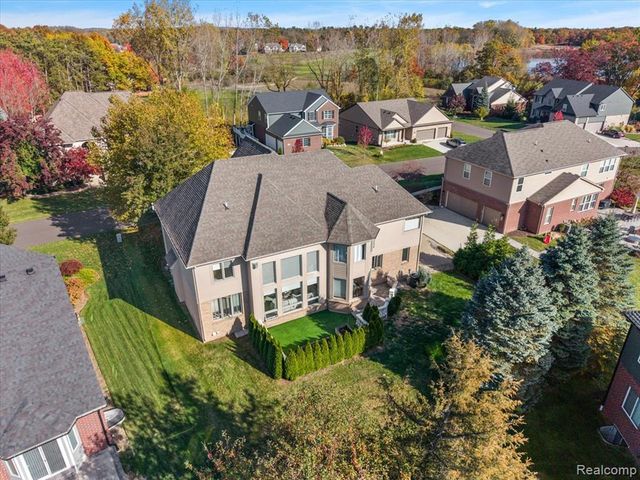 192 Greenan Lane, Orion Twp, MI 48362