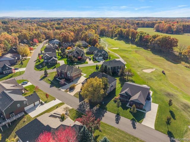 192 Greenan Lane, Orion Twp, MI 48362