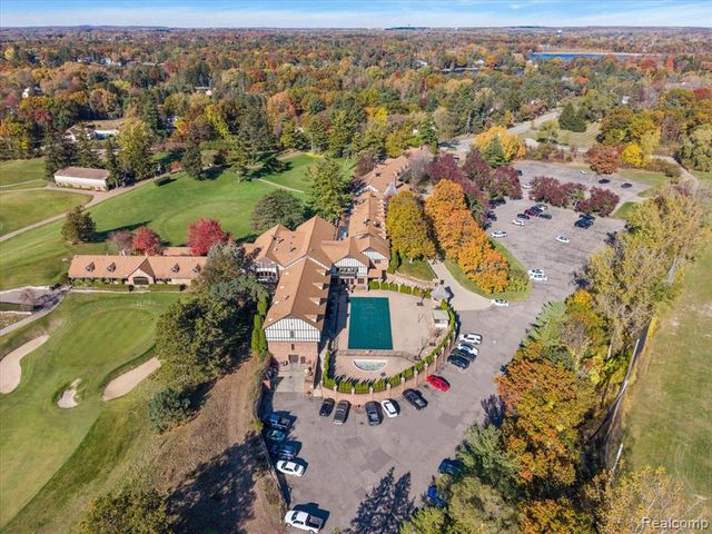 192 Greenan Lane, Orion Twp, MI 48362