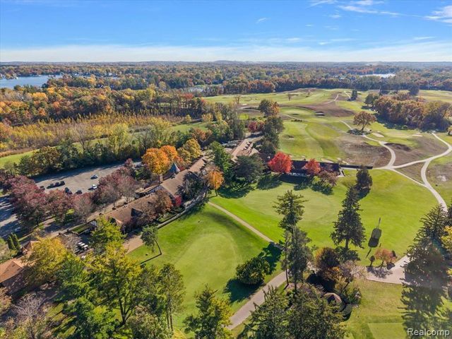 192 Greenan Lane, Orion Twp, MI 48362