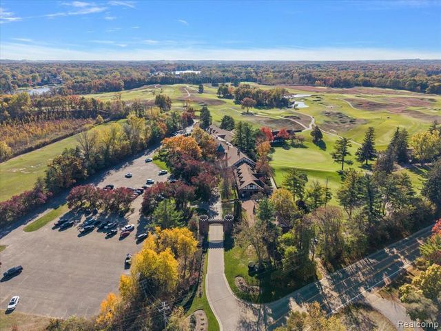 192 Greenan Lane, Orion Twp, MI 48362