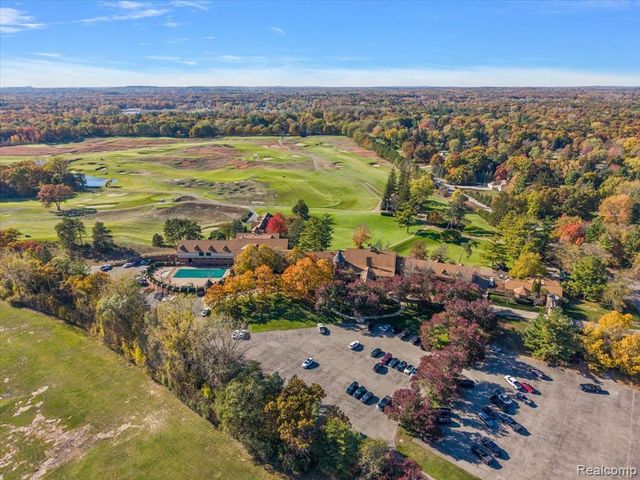 192 Greenan Lane, Orion Twp, MI 48362