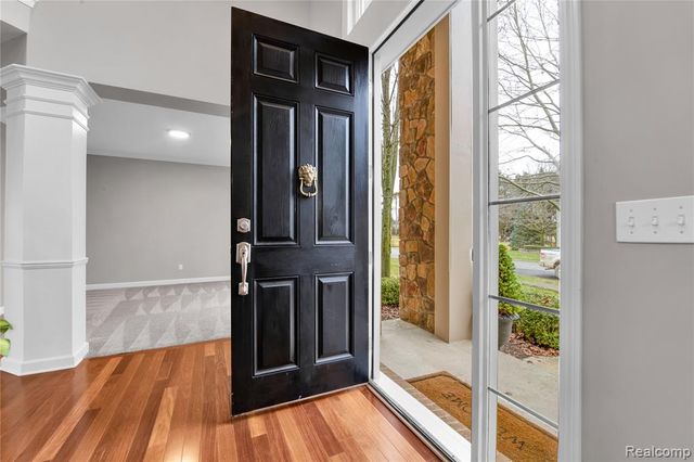 192 Greenan Lane, Orion Twp, MI 48362