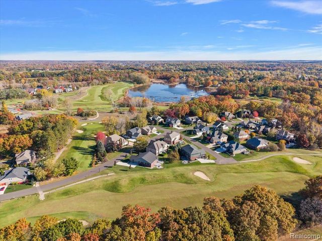 192 Greenan Lane, Orion Twp, MI 48362