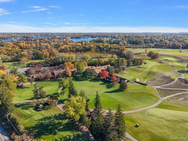 192 Greenan Lane, Orion Twp, MI 48362