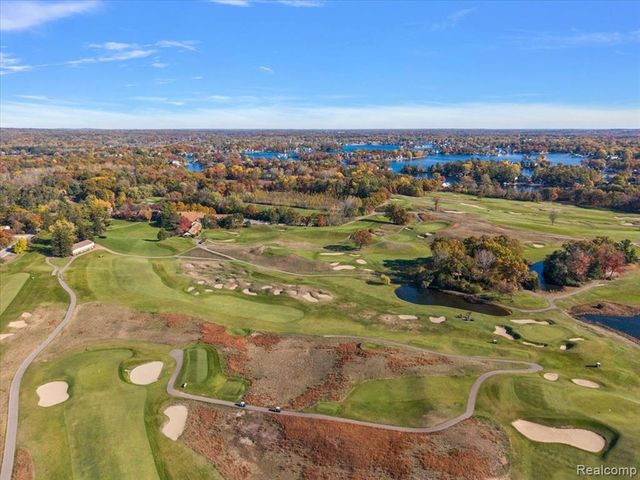 192 Greenan Lane, Orion Twp, MI 48362