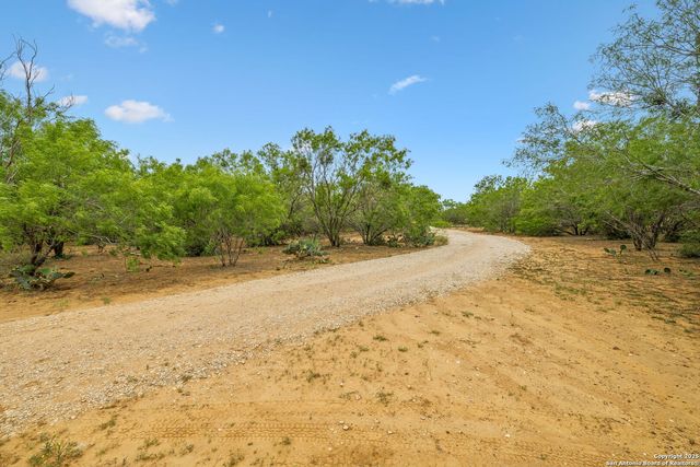 783 Fm 1333, Poteet, TX 78065