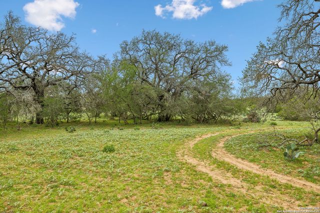 783 Fm 1333, Poteet, TX 78065