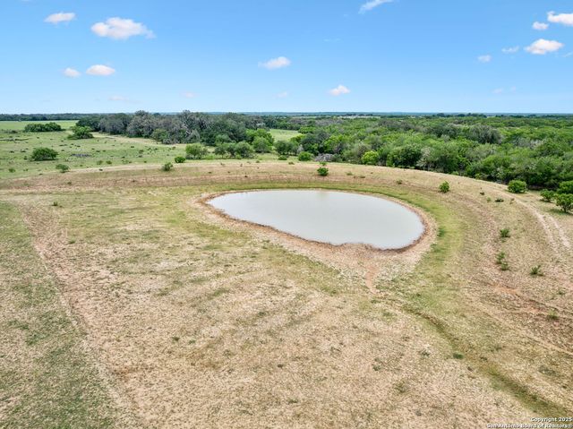 783 Fm 1333, Poteet, TX 78065