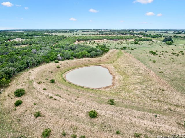 783 Fm 1333, Poteet, TX 78065