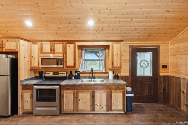 783 Fm 1333, Poteet, TX 78065