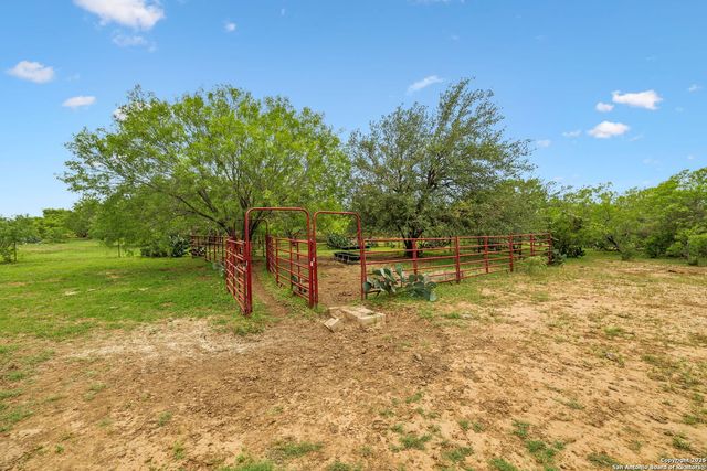 783 Fm 1333, Poteet, TX 78065