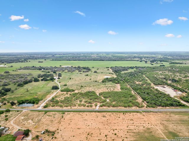 783 Fm 1333, Poteet, TX 78065