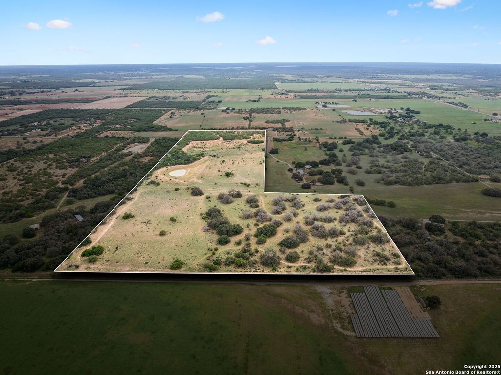 783 Fm 1333, Poteet, TX 78065