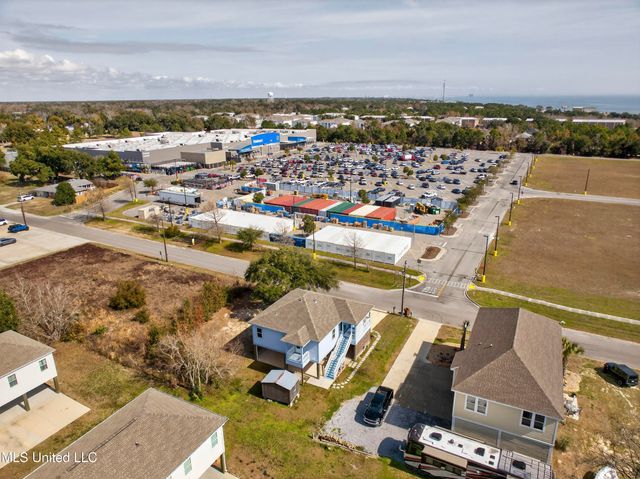 105 Hayden Avenue, Pass Christian, MS 39571