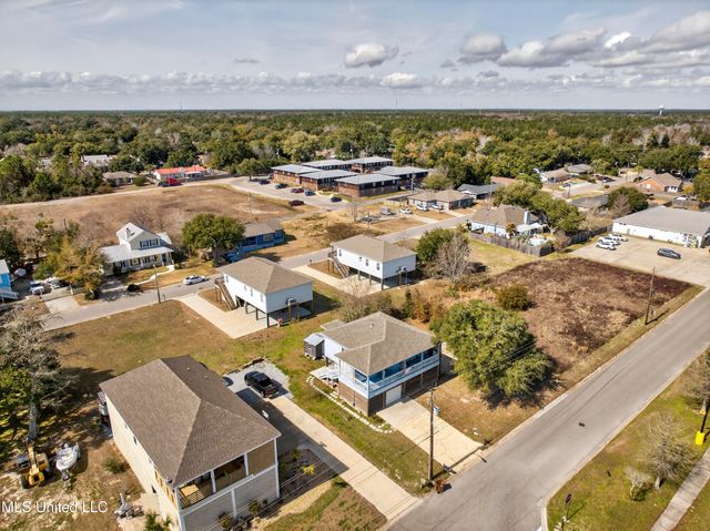 105 Hayden Avenue, Pass Christian, MS 39571