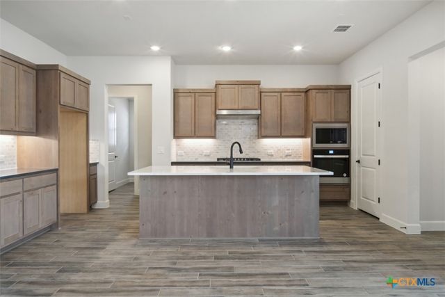 1532 Dancing Oak Lane, San Marcos, TX 78666