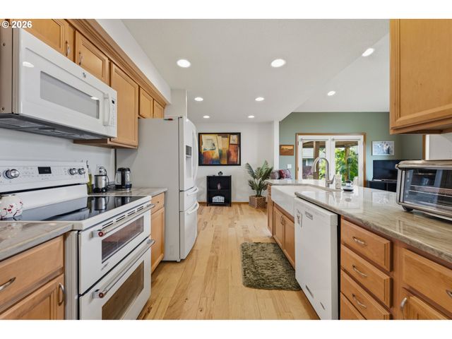 16100 Sw QUEEN VICTORIA Pl, King City, OR 97224