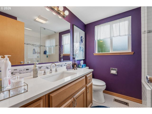 16100 Sw QUEEN VICTORIA Pl, King City, OR 97224