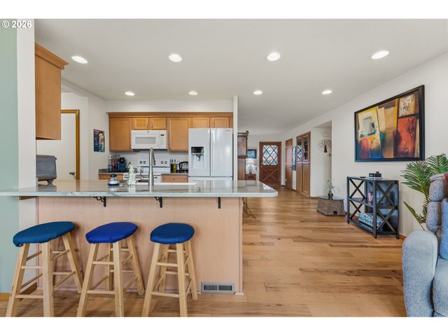 16100 Sw QUEEN VICTORIA Pl, King City, OR 97224