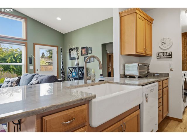 16100 Sw QUEEN VICTORIA Pl, King City, OR 97224