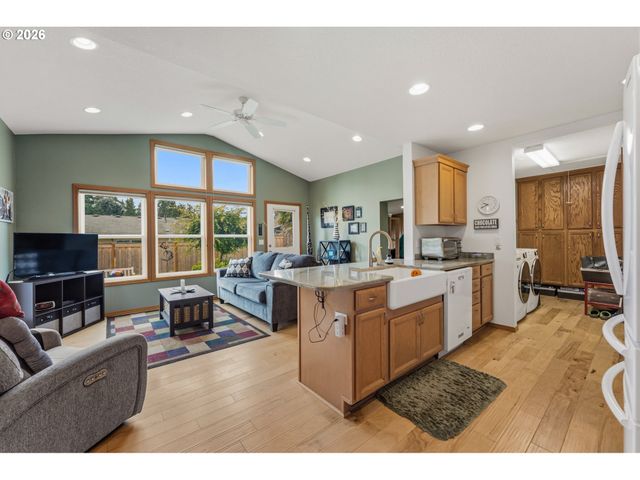 16100 Sw QUEEN VICTORIA Pl, King City, OR 97224