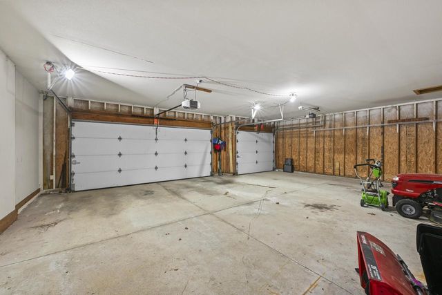 W172N10156 Woodbridge LANE, Germantown, WI 53022