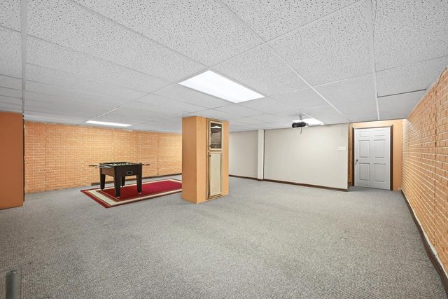 W172N10156 Woodbridge LANE, Germantown, WI 53022