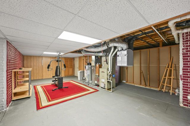 W172N10156 Woodbridge LANE, Germantown, WI 53022