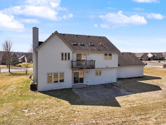 W172N10156 Woodbridge LANE, Germantown, WI 53022