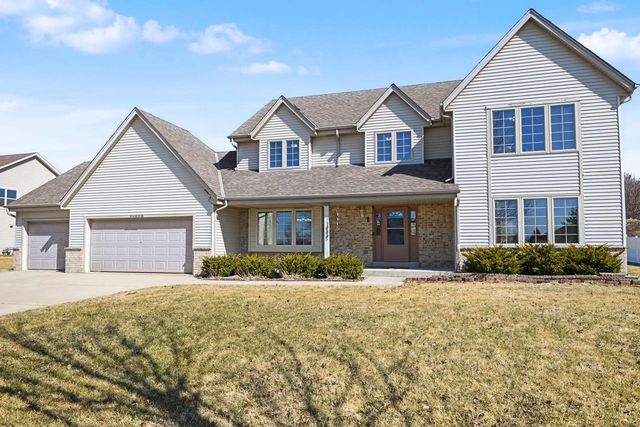 W172N10156 Woodbridge LANE, Germantown, WI 53022
