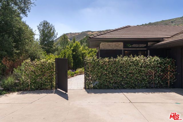 6 Buckskin Court, Bell Canyon, CA 91307