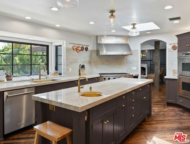 6 Buckskin Court, Bell Canyon, CA 91307