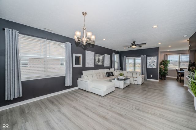 1565 Sadler Way, Avon, IN 46123