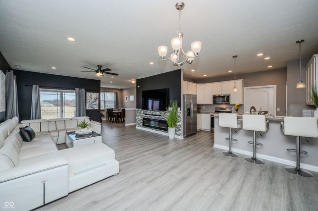 1565 Sadler Way, Avon, IN 46123