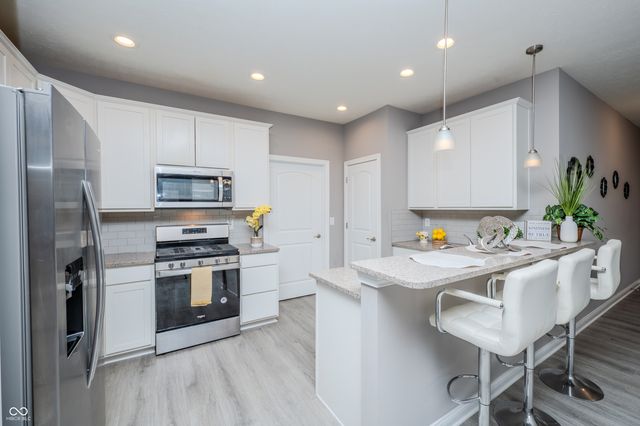 1565 Sadler Way, Avon, IN 46123