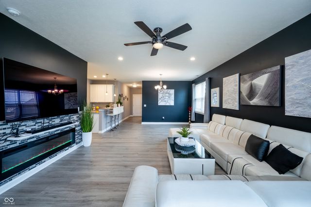 1565 Sadler Way, Avon, IN 46123