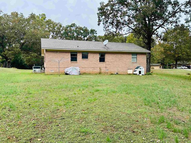 320 CLAYTON RD, Finger, TN 38334