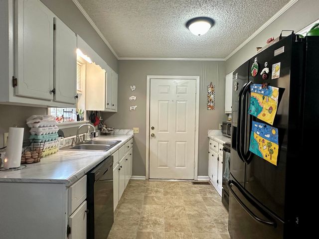 320 CLAYTON RD, Finger, TN 38334