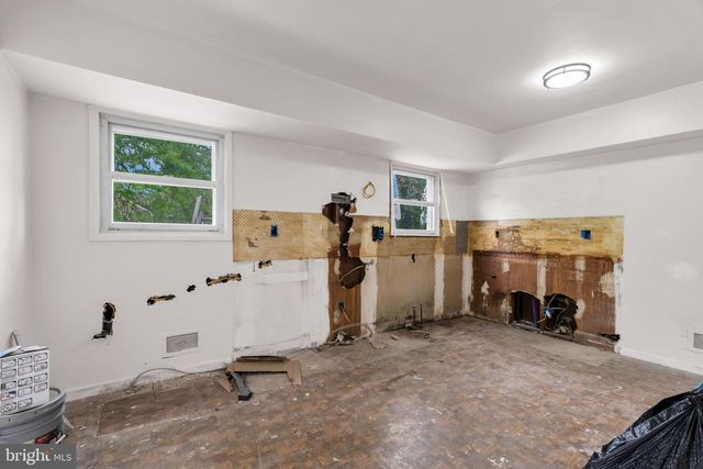 15 FRANCINE DR, Trenton, NJ 08610