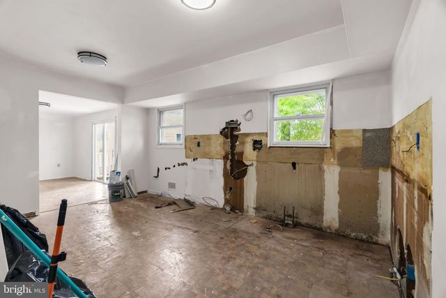 15 FRANCINE DR, Trenton, NJ 08610
