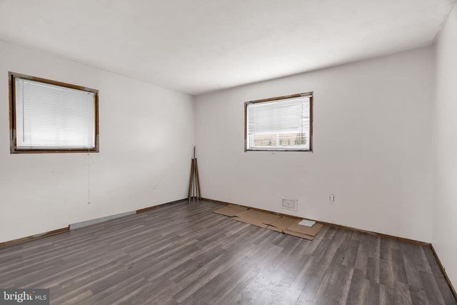 15 FRANCINE DR, Trenton, NJ 08610