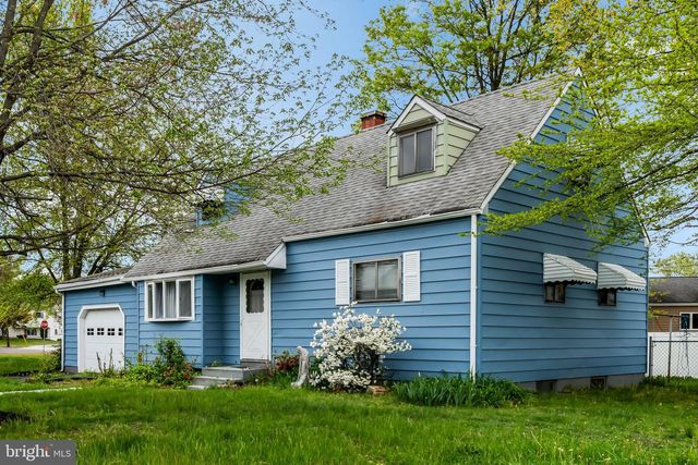 15 FRANCINE DR, Trenton, NJ 08610