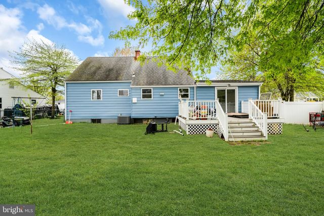 15 FRANCINE DR, Trenton, NJ 08610